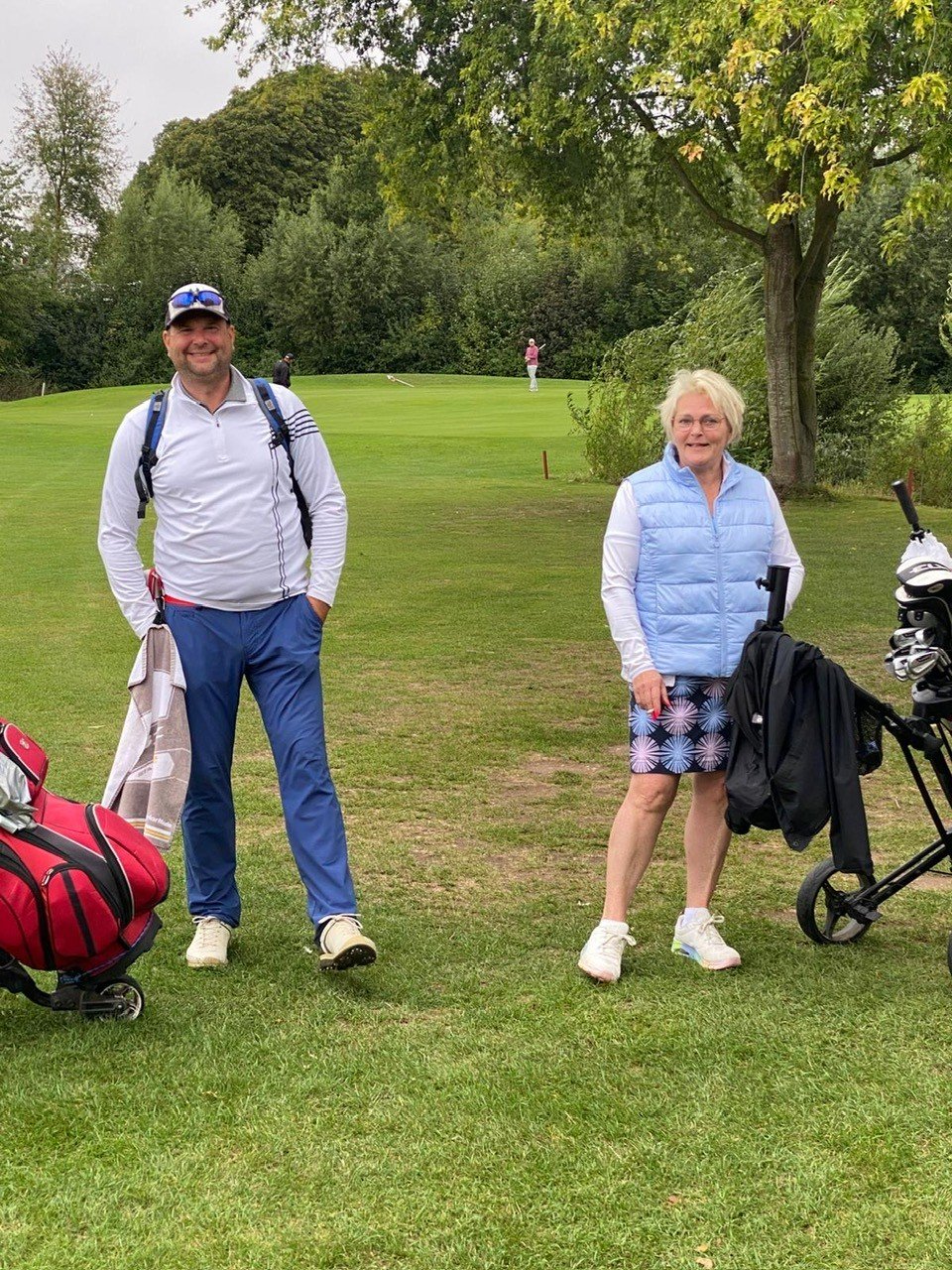 Sissy_ein seltener Gast, heute mal als Caddie bei Nils